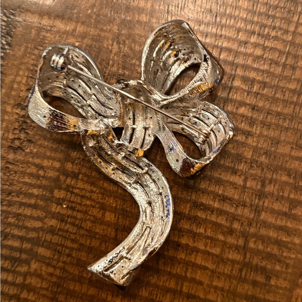 Silver Ribbon Brooch - Picture 4 of 4